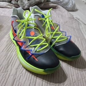 SOLD NIKE ROKIT X KYRIE 5 ALL STAR